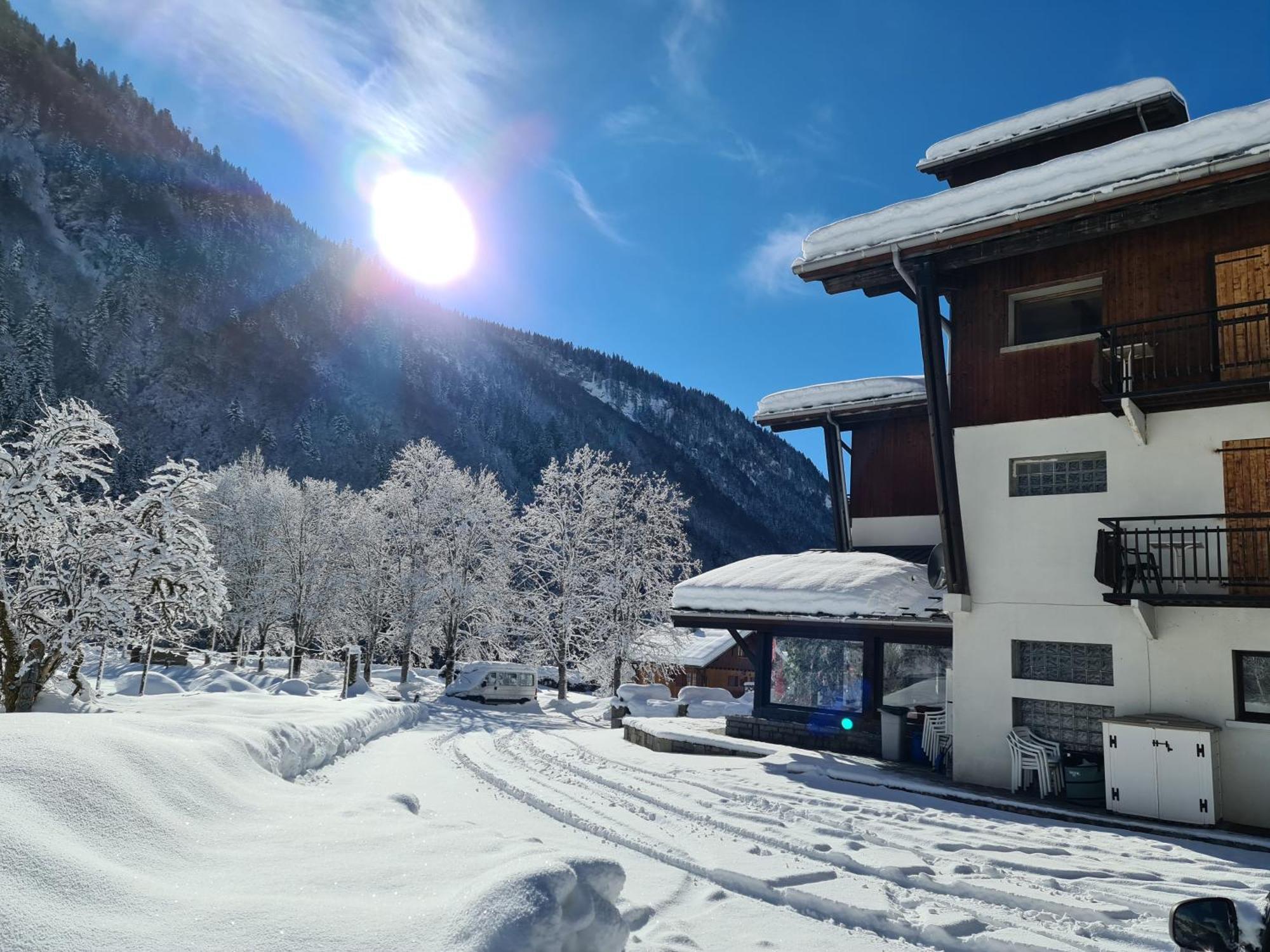 Hotel Et Centre De Vacances Le Choucas Sixt-Fer-a-Cheval Exterior photo